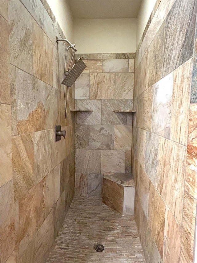 bathroom featuring tiled shower