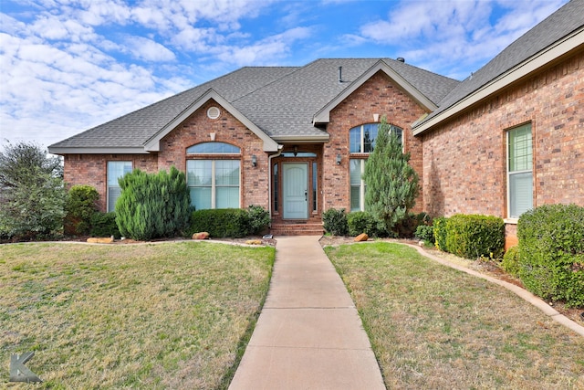 view of front of property with a front lawn