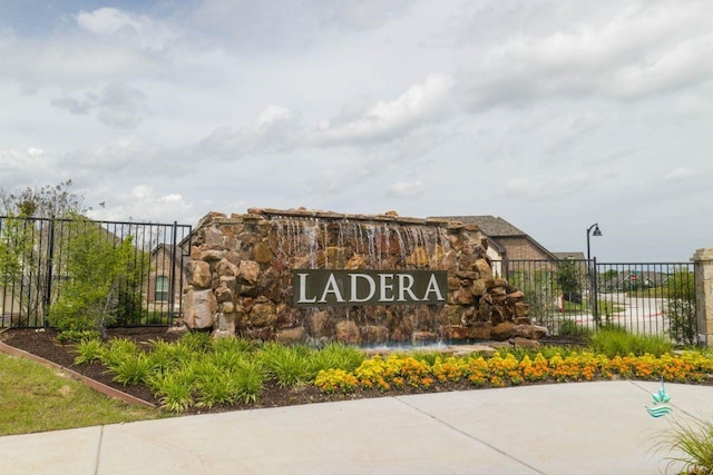 view of community / neighborhood sign