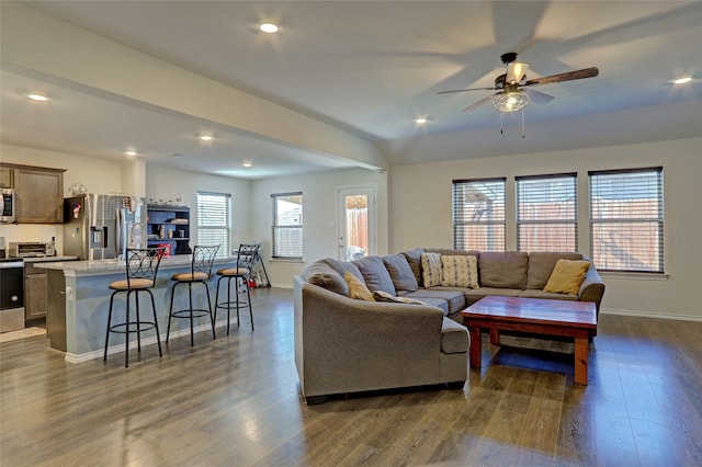living area with dark wood-type flooring, ceiling fan, baseboards, and recessed lighting