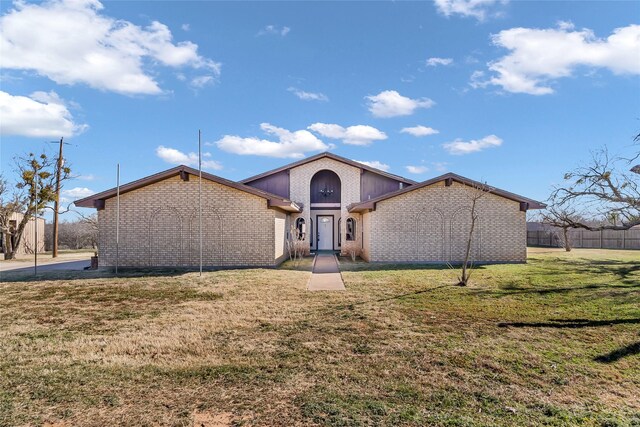 view of front facade with a front lawn