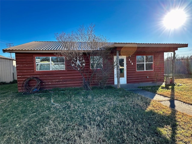 view of front of home with a front lawn