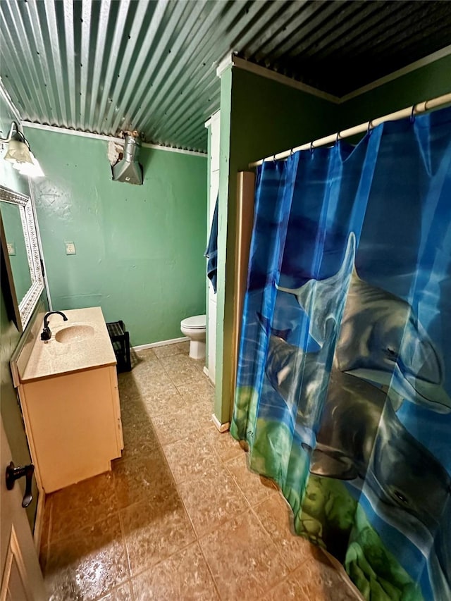 bathroom featuring curtained shower, vanity, and toilet