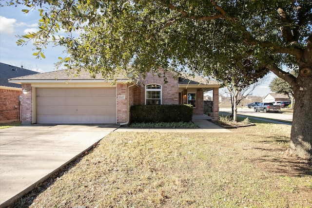 view of front facade featuring a garage