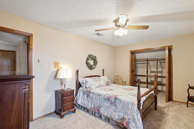 carpeted bedroom featuring ceiling fan, a textured ceiling, and a closet