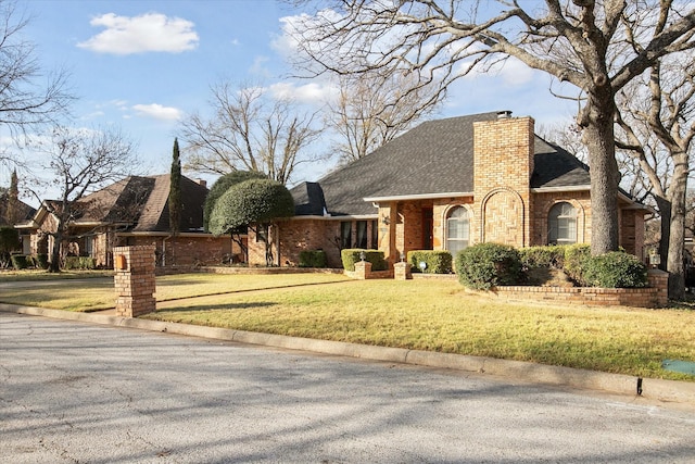 view of front of home with a front lawn