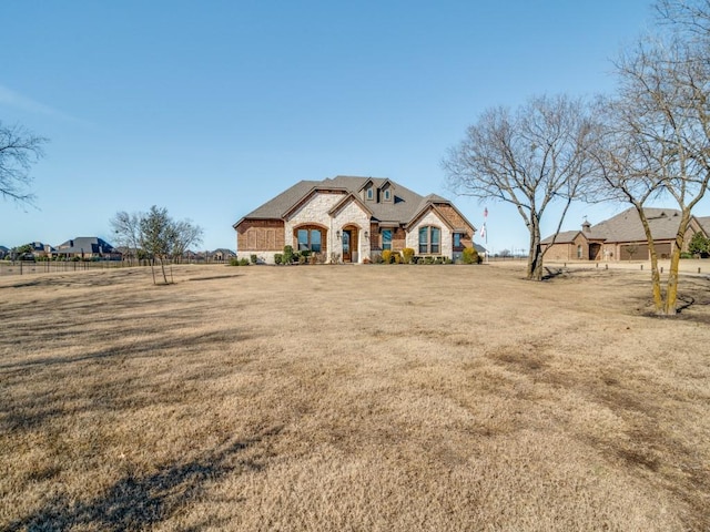 view of front facade featuring a front lawn