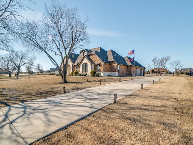 view of front facade with a garage and a front yard