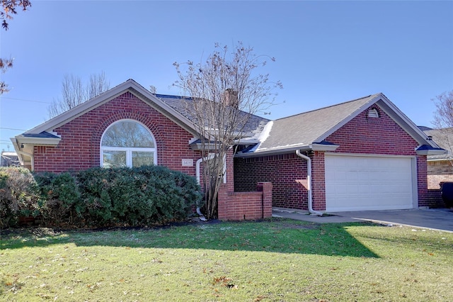 ranch-style home featuring a front lawn and a garage