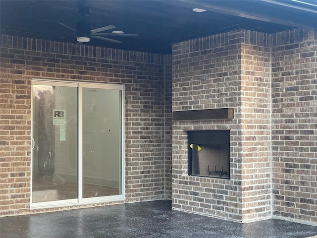 entrance to property with ceiling fan