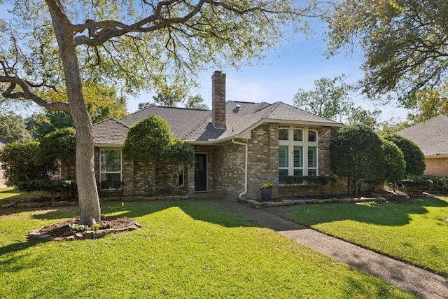 view of front of property with a front lawn