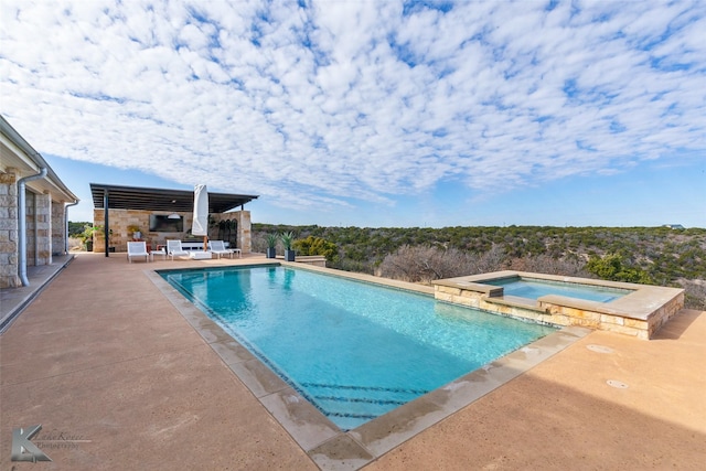 view of swimming pool with an in ground hot tub and a patio