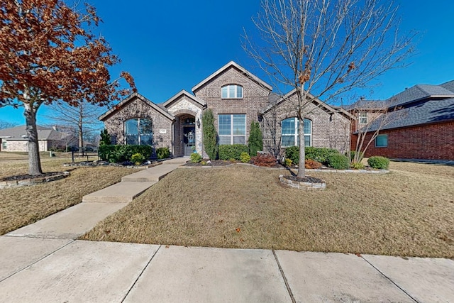 view of front of house featuring a front yard