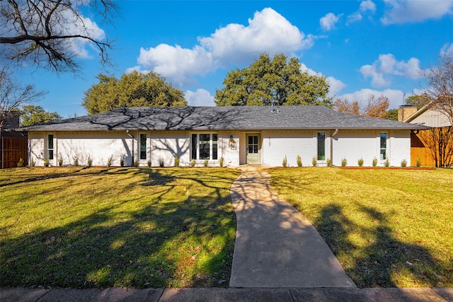 ranch-style house featuring a front yard