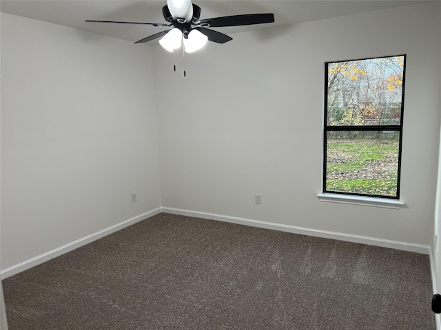 unfurnished room featuring ceiling fan and carpet