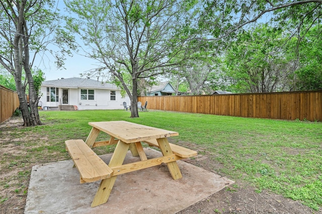 view of yard featuring a patio