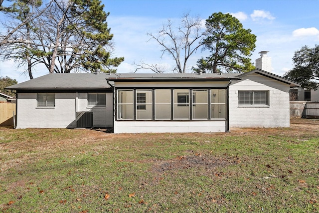 back of house featuring a yard