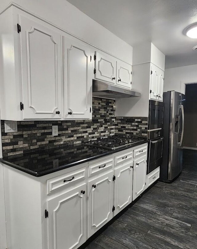 kitchen with white cabinetry, stainless steel appliances, dark hardwood / wood-style flooring, and kitchen peninsula