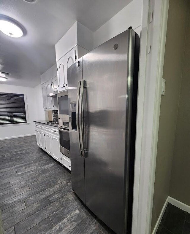 kitchen with sink, dark wood-type flooring, white cabinetry, tasteful backsplash, and kitchen peninsula