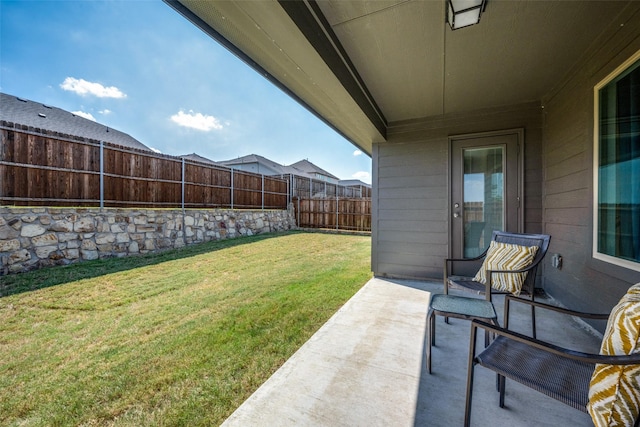 view of yard featuring a patio