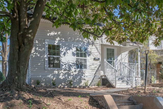 view of front facade with covered porch