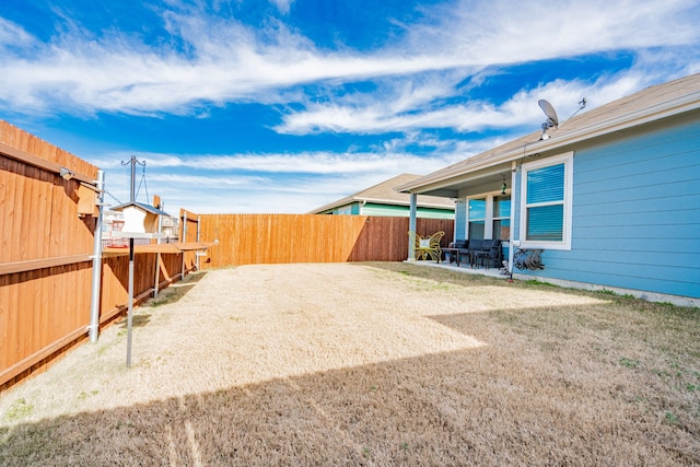 view of yard featuring a patio area