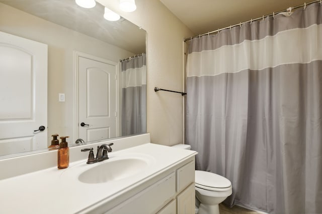 bathroom with toilet, a shower with shower curtain, and vanity