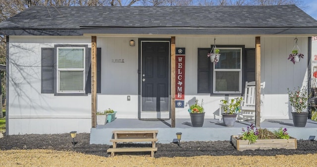 entrance to property featuring a porch