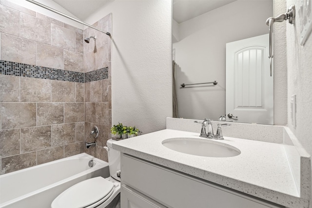 full bathroom featuring tiled shower / bath, vanity, toilet, and vaulted ceiling