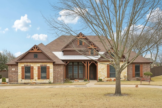 view of front of house featuring a front lawn