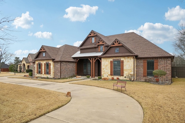 view of front of house featuring a front yard