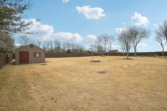 view of yard with a shed