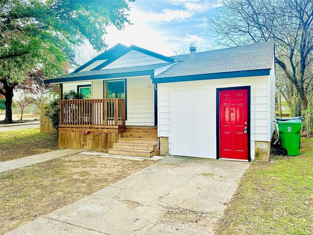 bungalow-style house featuring a porch and a front yard