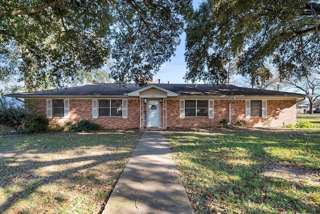 ranch-style home with a front yard