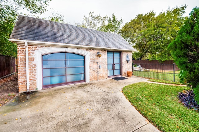 view of outdoor structure featuring a garage and a yard