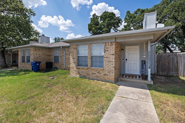 ranch-style house featuring a front lawn