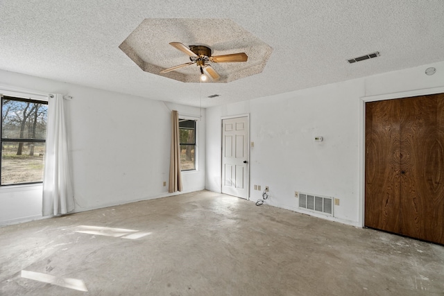 spare room with ceiling fan and a textured ceiling