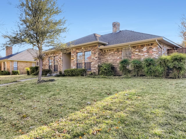 single story home with a front lawn