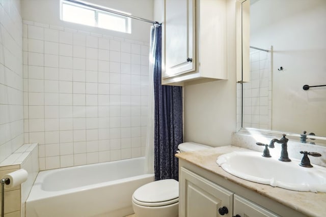 full bathroom featuring shower / tub combo with curtain, vanity, and toilet