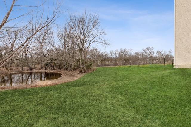 view of yard featuring a water view