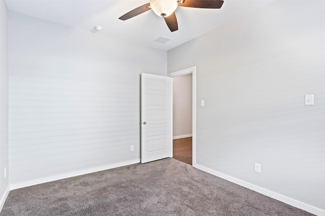 carpeted empty room featuring ceiling fan