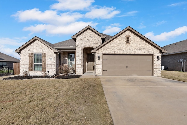 view of front of house featuring a front lawn and a garage