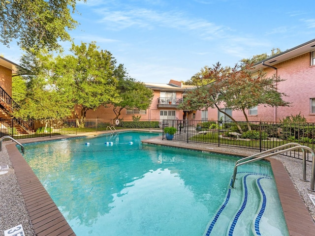 view of swimming pool