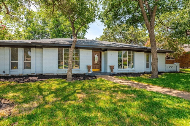 ranch-style home with a front yard