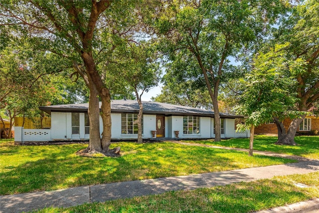 ranch-style home featuring a front yard