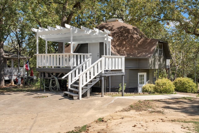 view of front of home featuring a pergola