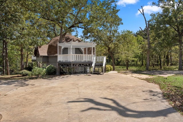 view of front of property featuring a deck