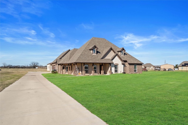 view of front of home featuring a front lawn