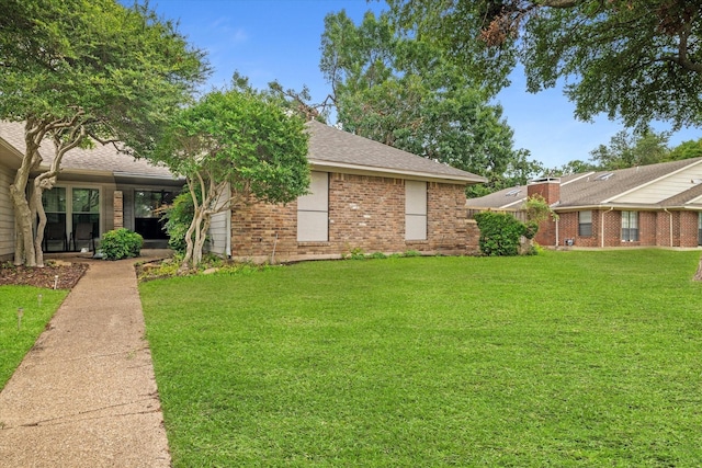 view of front of property with a front yard