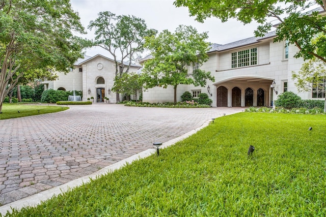 view of front of house with a front lawn